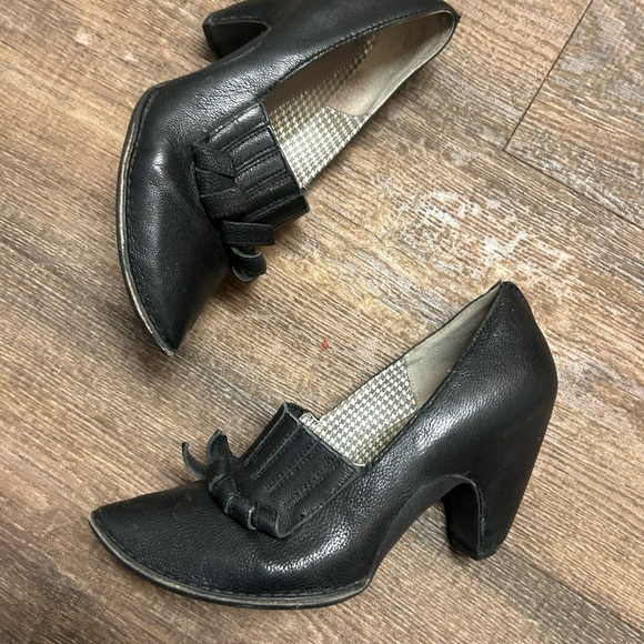 Camper size 38 (7.5) tassle preppy heels in good used condition super fun - Picture 2 of 15
